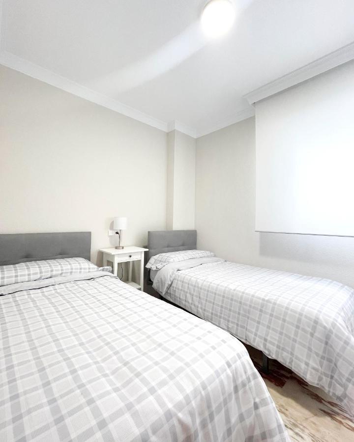 Holidays2Malaga Tomas De Echeverria 150 Mts To Beach & High Speed Wifi & Parking Διαμέρισμα Εξωτερικό φωτογραφία